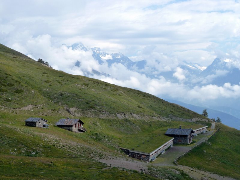 #1 Tsa de Chaligne : Alpes Valaisannes malheureusement dans les nuages Tsa de Chaligne : Alpes Valaisannes malheureusement dans les nuages