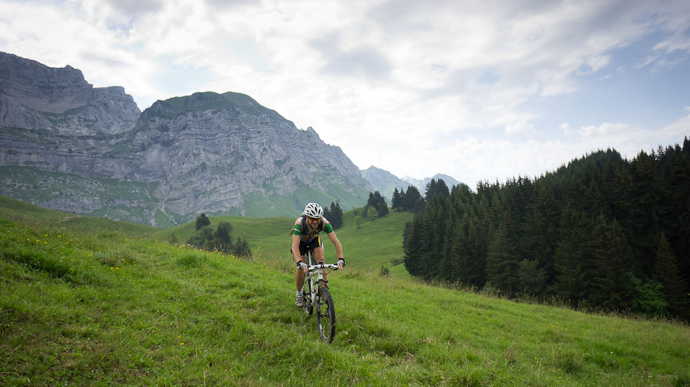 #2 Descente sous le Col de l Descente sous le Col de l'Aulp : la Tora avec ses 80mm a un peu de mal ;-)