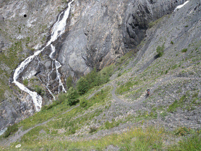Cascade du Ferrand : Passage plus raide sur fond de cascade