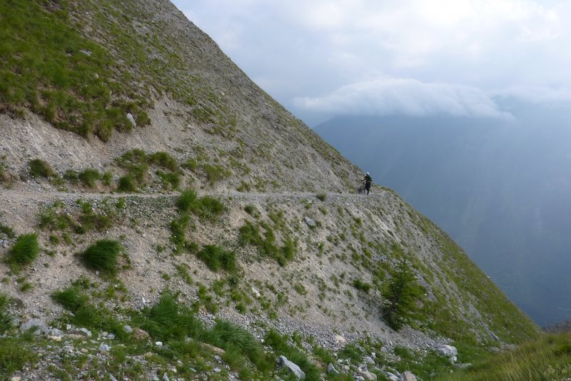 #30 La dernière descente : commence par une traversée... descendante... vraiment descendante celle là La dernière descente : commence par une traversée... descendante... vraiment descendante celle là