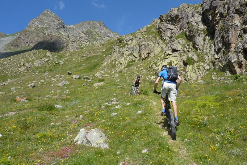 #4 Bobo au défit : Faut s Bobo au défit : Faut s'employer pour rester sur le vélo