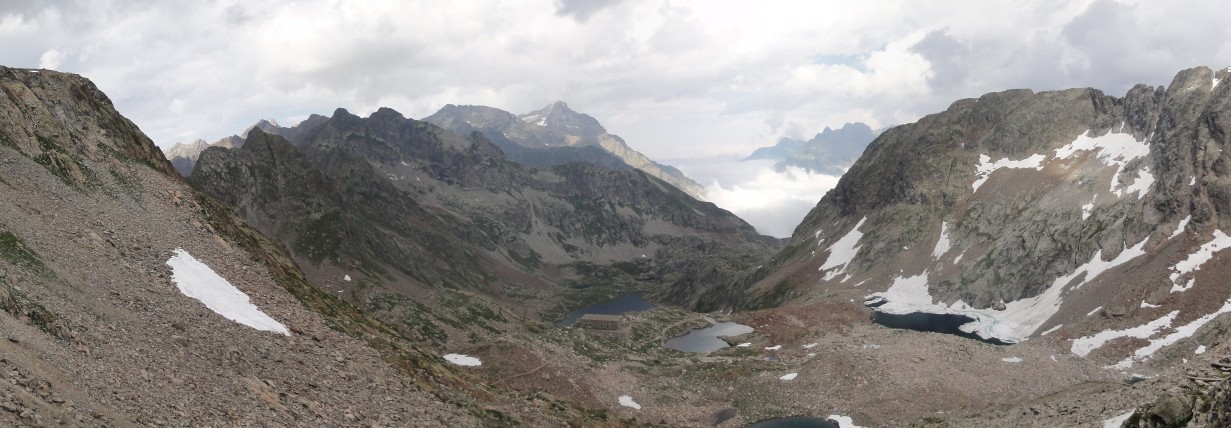 Vue de la Baisse Druos : ... avec l'Italie (encore) dans la Nebbia