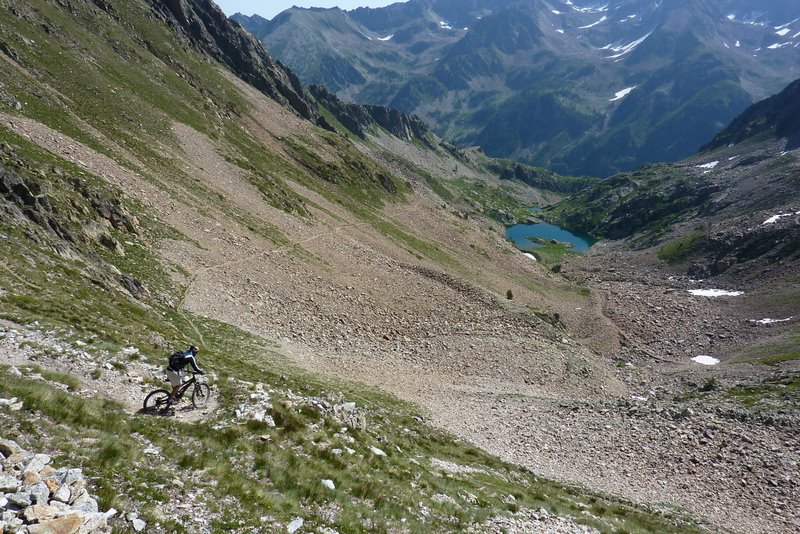 #8 Bobo : Dans un des lacets... direction le lac d Bobo : Dans un des lacets... direction le lac d'Orgials