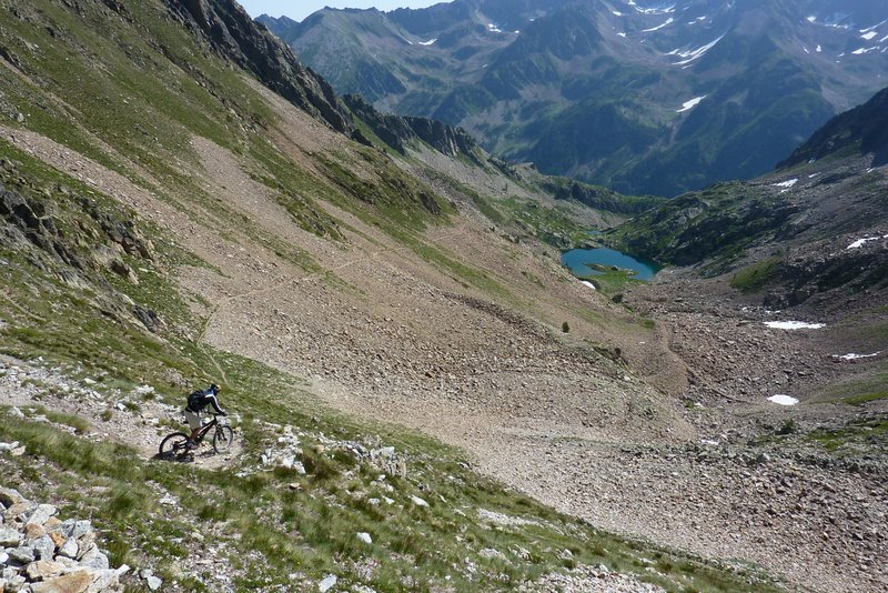 Bobo : Dans un des lacets... direction le lac d'Orgials