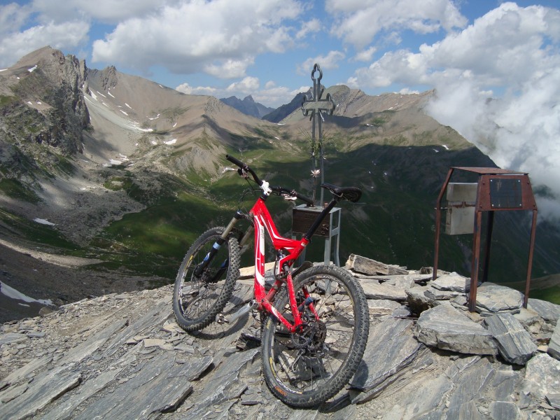 Tour de la Maniglia : Monte Bellino, le col de l'Autaret est au fond (par contre pas de trace du Galibier??? encore un coup du TDF)