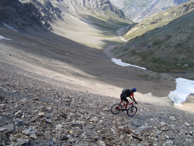 Tour de la Maniglia : le haut de la descente demande un poil d'engagement, mais c'est la class!