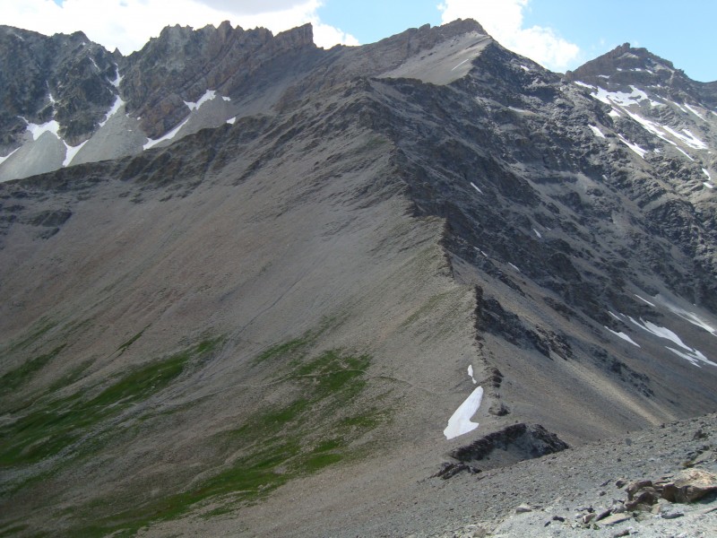 Tour de la Maniglia : Doudou en fini avec le col de l'Autaret du temps que je descend du sommet.