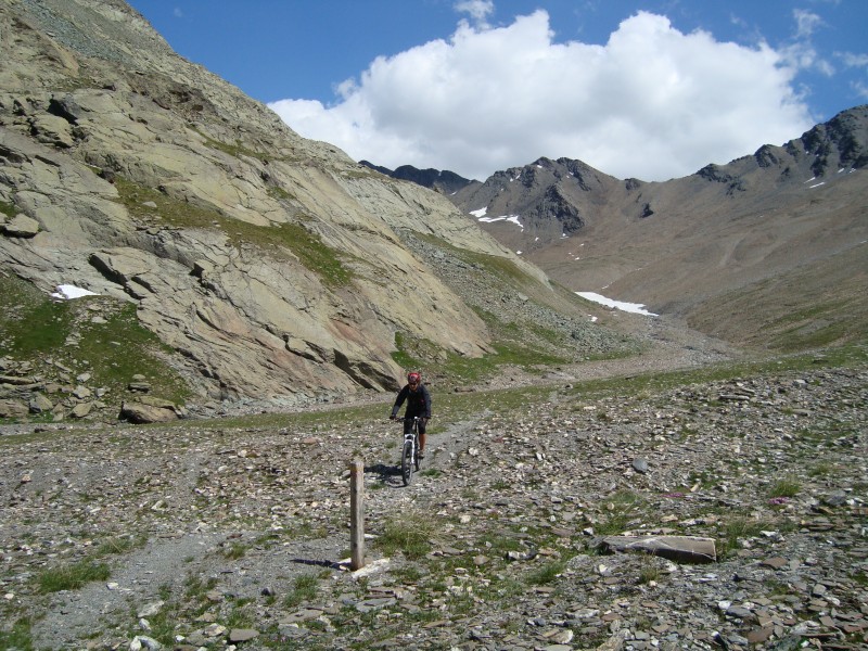 Tour de la Maniglia : le plan de Chabrière avec le col de l'Autaret au fond