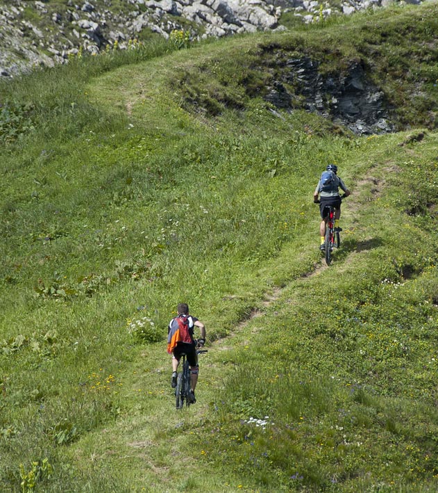 Crête de la Golette : Admirez la pelouse fauchée pour nous préparer le terrain !