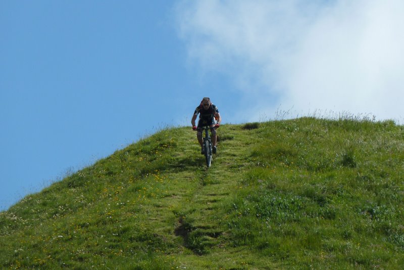 Mont du Fût : La DDE locale a eu la bonne idée de faucher le sentier