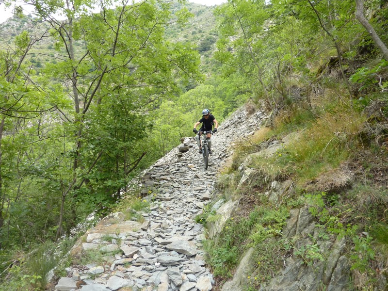 #7 Toujours un peu de cailloux : Photo prise par les randonneurs croisés lors de la descente Toujours un peu de cailloux : Photo prise par les randonneurs croisés lors de la descente