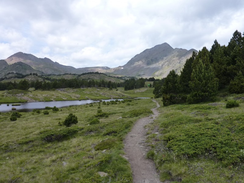 Sentier des Etangs Bleus : Avant de descendre sur la vallée de la Grave