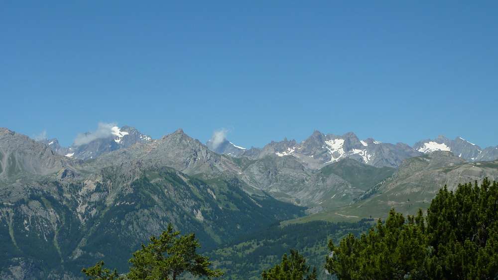 Ecrins : grand bleu sauf sur le Pelvoux et la Barre