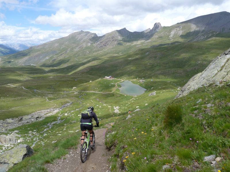 zigual : Descente sur le refuge de la Blanche, on retrouve les prairies