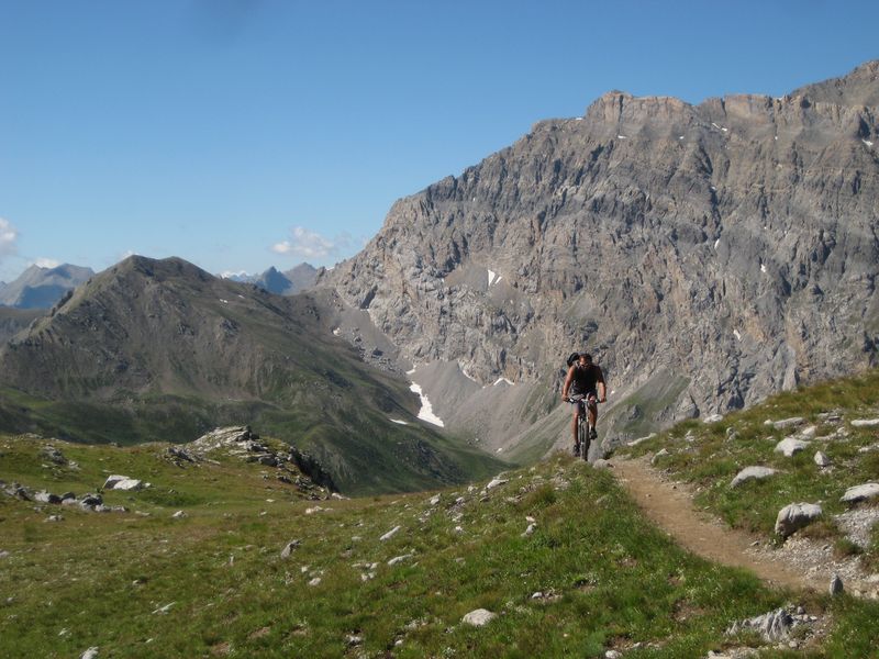 Squal : Rochers de St Ours derrière