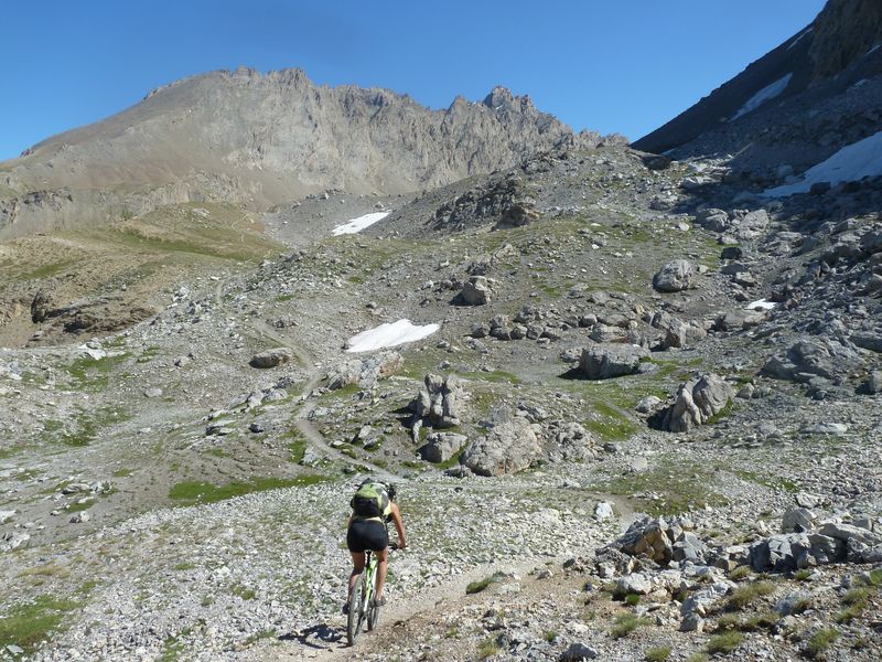 Sous le pas de la Couletta : C'est valloné jusqu'au lac