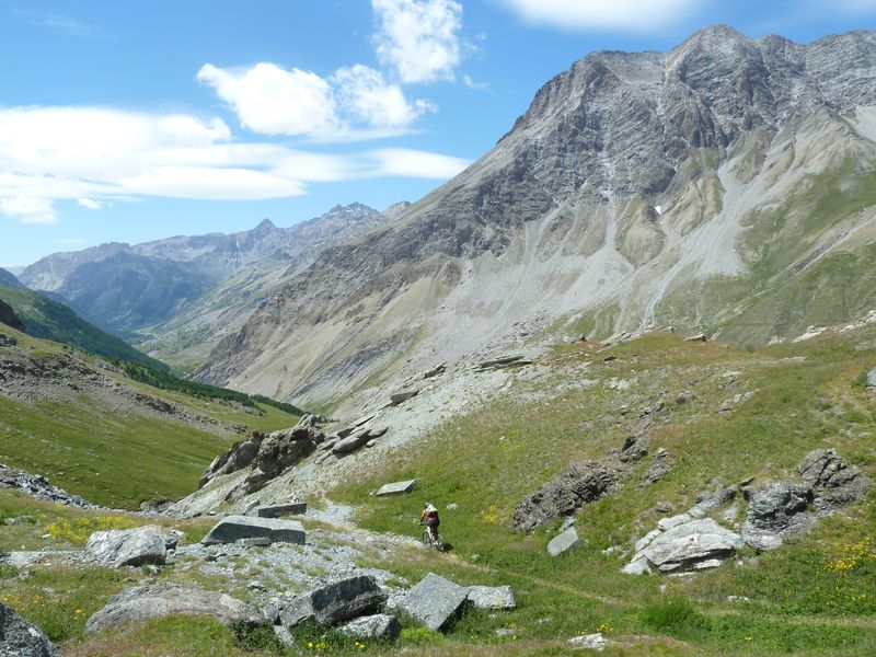 #18 Sous la cabane de Rubren : Pas mal du tout le sentier ici Sous la cabane de Rubren : Pas mal du tout le sentier ici