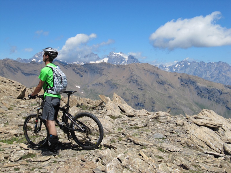 Tête de Vautisse : Courte pause dans le portage pour le sommet, avec un beau point de vue sur les Ecrins