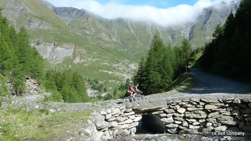 Piste avant le barrage : Bon train de roulage pour Gillou et Chriss