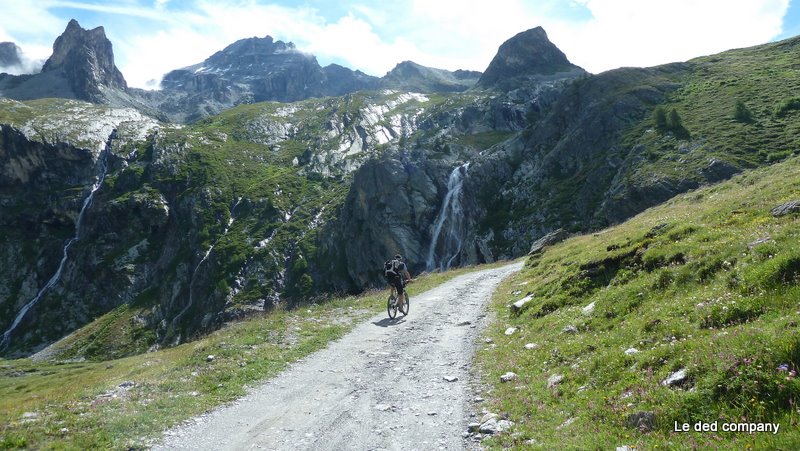 Gillou en plein effort : La série de virage au dessus du refuge Scarfiotti