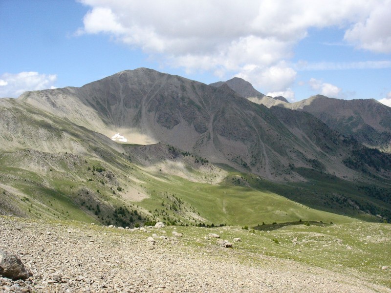 #6 Reste d Reste d'avalanches : Toute la pente était partie suite aux pluies de décembre 2010... voilà ce qu'il reste (altiude 2400 m)