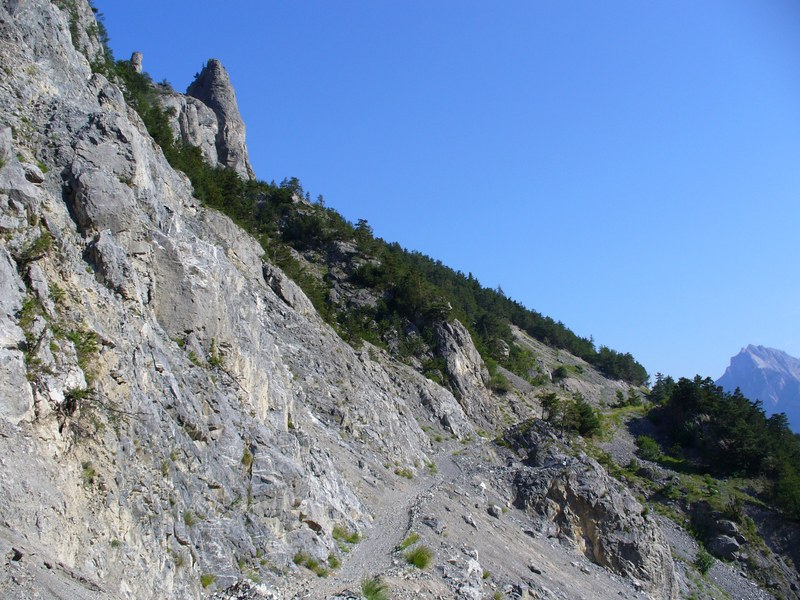 Sentier Montée : La Traversée sous les rochers de l'Echerrene