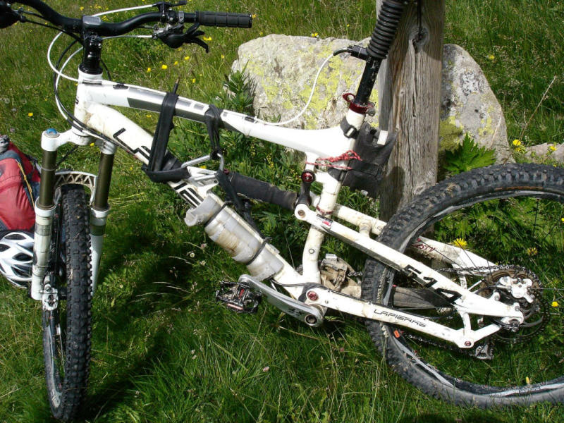 #2 Système de portage : mode "rangé" pour pouvoir rouler Système de portage : mode "rangé" pour pouvoir rouler