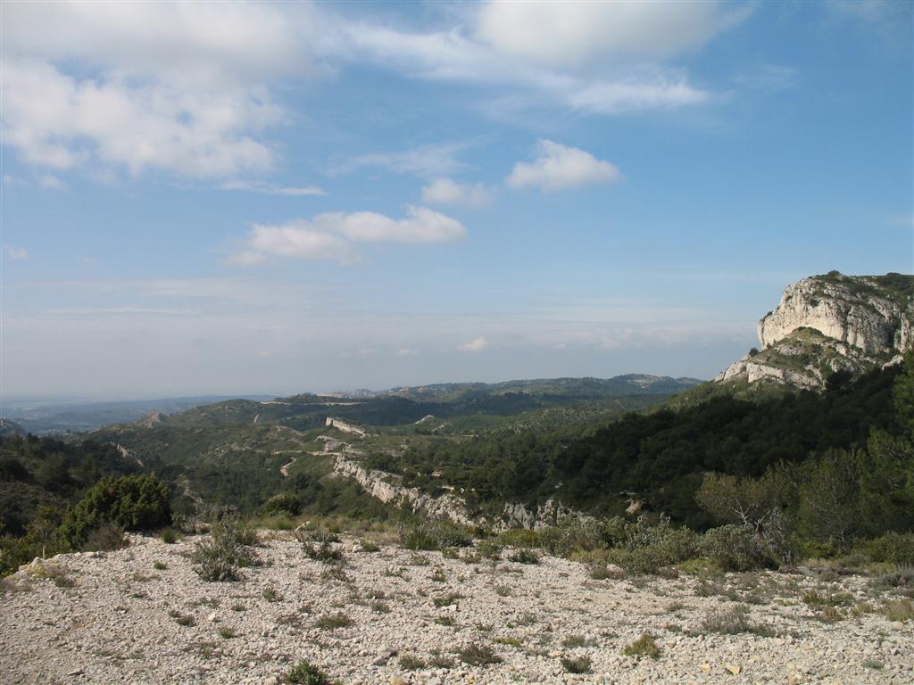 #1 Les Grands Calans : Au loin les Baux Les Grands Calans : Au loin les Baux