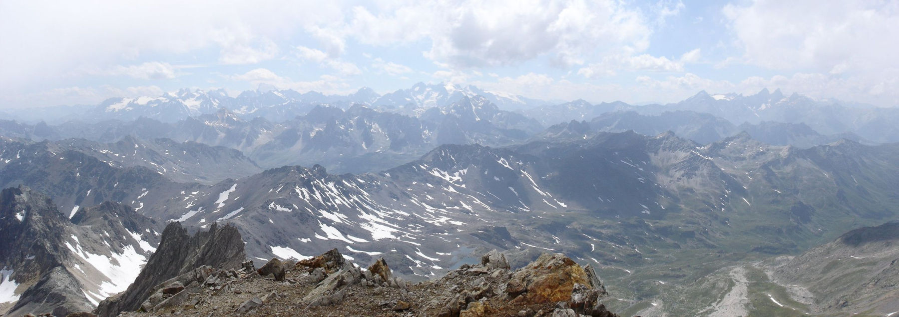 #26 Panorama nuageux : Les Ecrins depuis le Thabor: des dômes de Monétier aux aiguilles d Panorama nuageux : Les Ecrins depuis le Thabor: des dômes de Monétier aux aiguilles d'Arves en passant par Pelvoux, Ailefroide, Ecrins, Grande Ruine, pic Gaspard, Pavé, Meije...