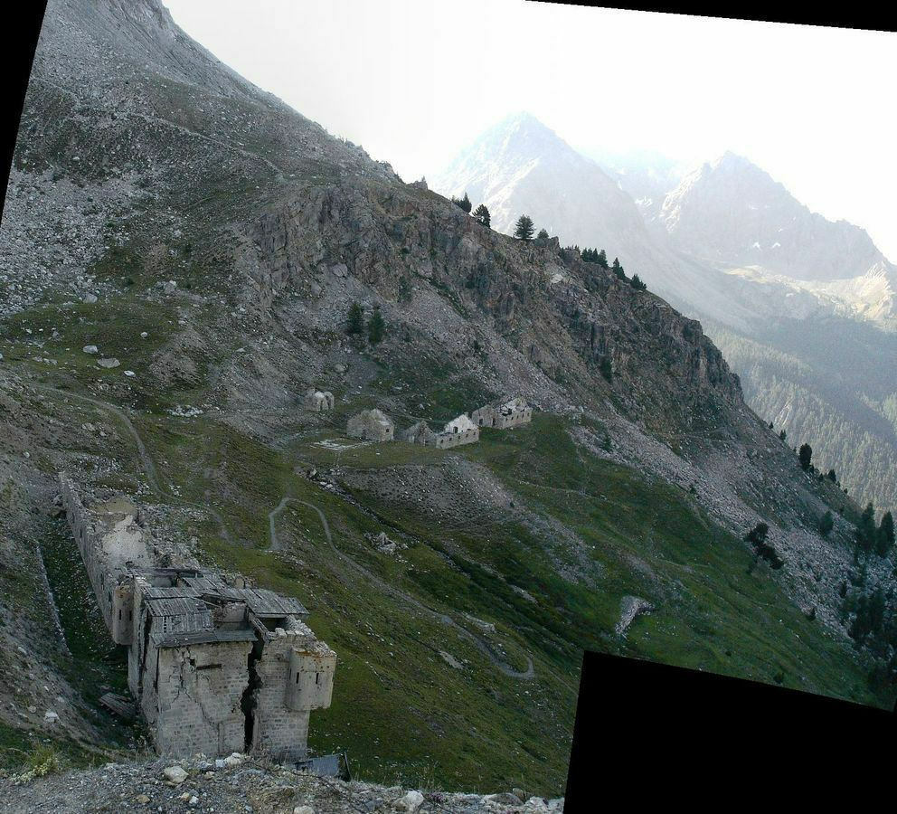 #1 Vestiges : Ruines des anciens postes frontières des Acles Vestiges : Ruines des anciens postes frontières des Acles