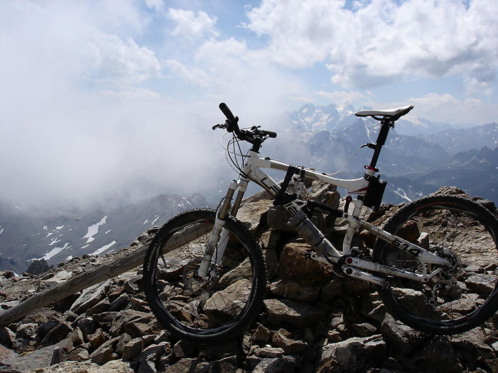 #25 ça y est, le sommet : Lapierre sur fond de Meije ça y est, le sommet : Lapierre sur fond de Meije