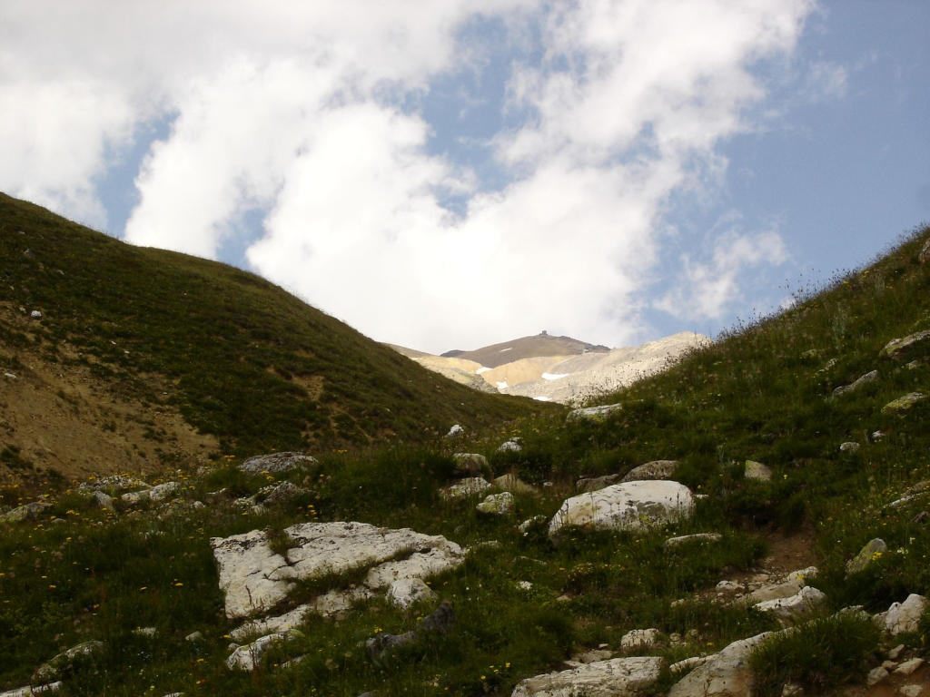 #24 On la voit de loin! : la chapelle du mont Thabor On la voit de loin! : la chapelle du mont Thabor