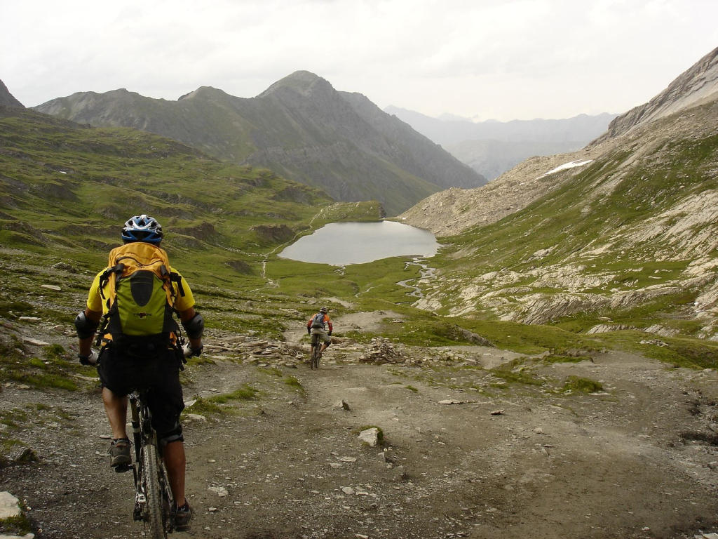 #26 Looooongue descente : Pedro et Flo sous le col Vieux Looooongue descente : Pedro et Flo sous le col Vieux