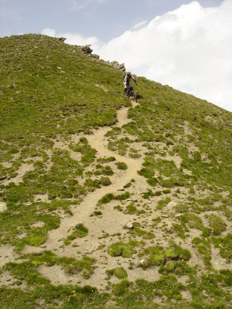 Flo en termine avec la crête au-dessus du lac de l'Eychassier