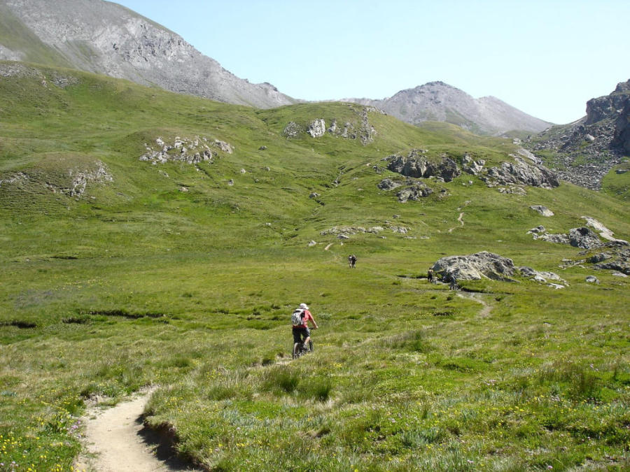 Objectif : col de Chamoussière en vue (et pic de Caramantran)