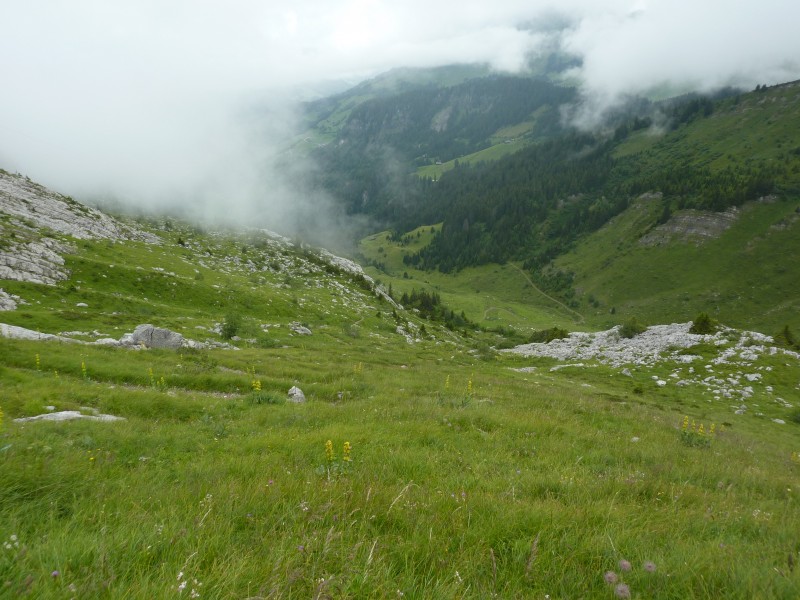 #3 Le Planet : La descente sur le Planet avec dans le dos le Refuge du Gramusset Le Planet : La descente sur le Planet avec dans le dos le Refuge du Gramusset