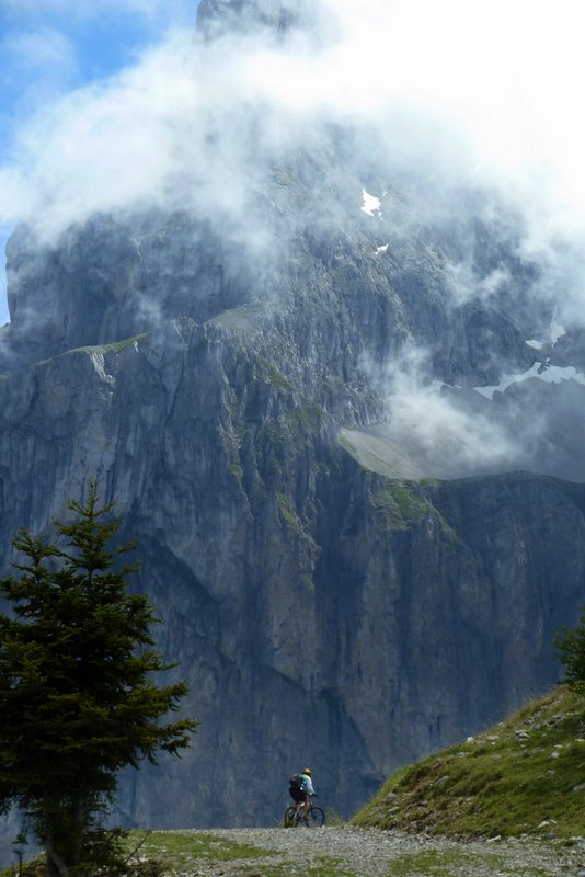 Obiou : Encore une apparition un peu plus haut avant le chalet de Bachilianne