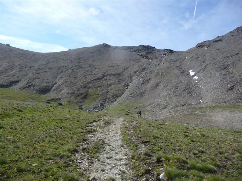 Mont Bellino : Le col en vue à gauche...