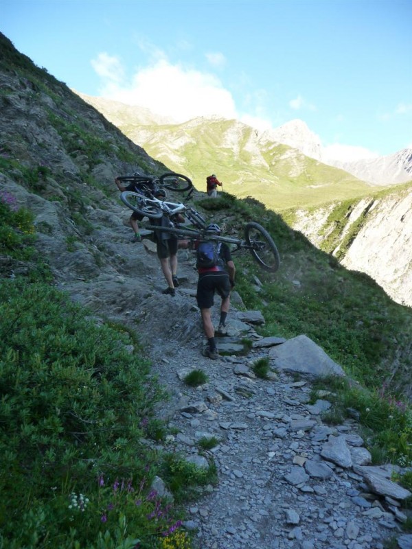 Col de Bellino : Et c'est reparti pour un bon portage...