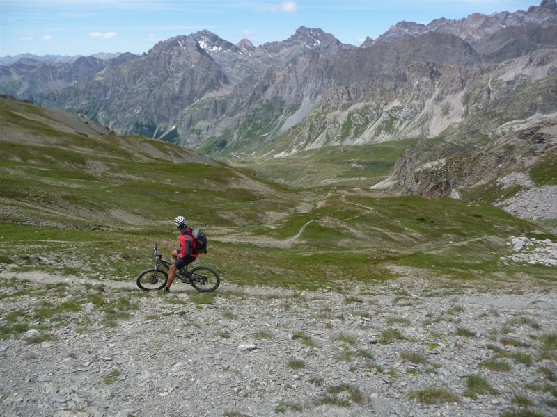 #40 Mont Bellino : Du col de Bellino, descente dans ce vallon. Mont Bellino : Du col de Bellino, descente dans ce vallon.