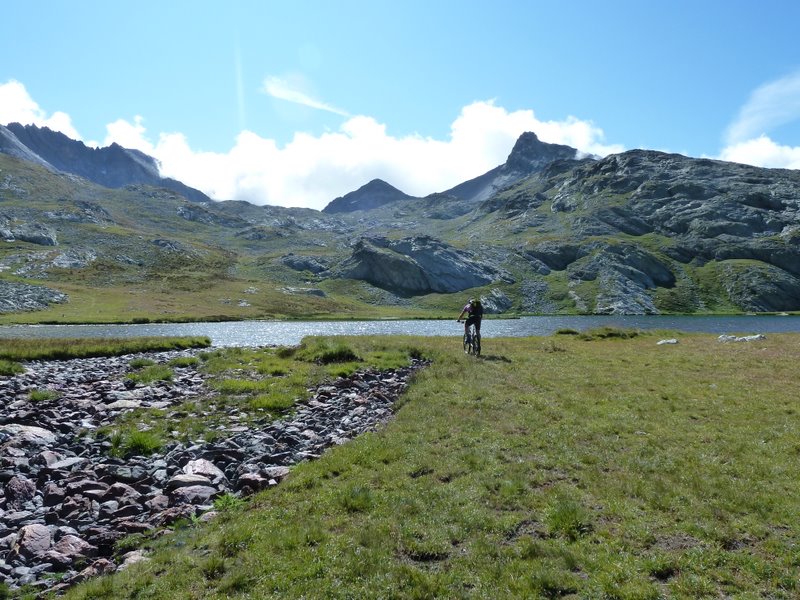 Lac du Roure : Arrivée au lac inférieur du Roure