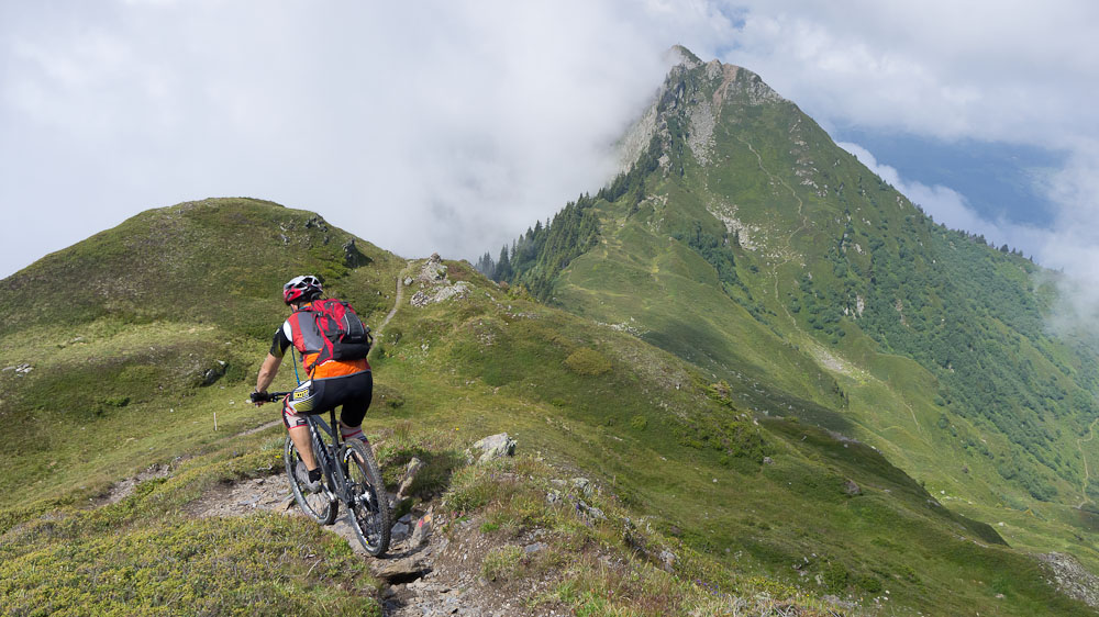 la crête sommitale : et Roche Pourrie au fond