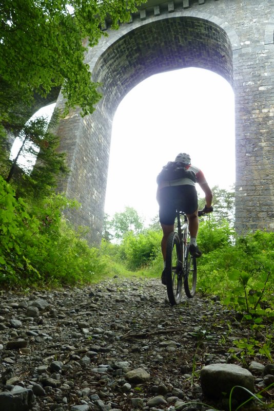 Remontée au viaduc : Bon coup de cul pour remonter au viaduc!