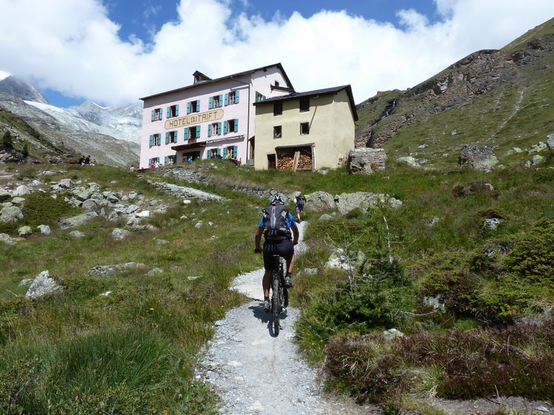 Hôtel du Trift : Arrivée à l'hôtel du Trift