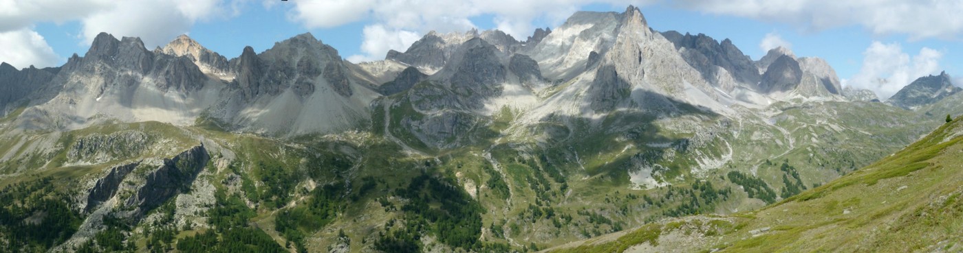 #2 Les Cerces : Col des Béraudes au centre - pointe des Cerces - et Seuil des Rochilles à Droite Les Cerces : Col des Béraudes au centre - pointe des Cerces - et Seuil des Rochilles à Droite