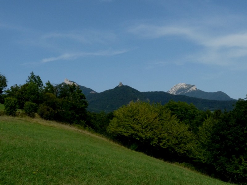 #9 Vue d Vue d'ensemble : sur la Pinéa, l'Aiguille de Quaix et Chamechaude.