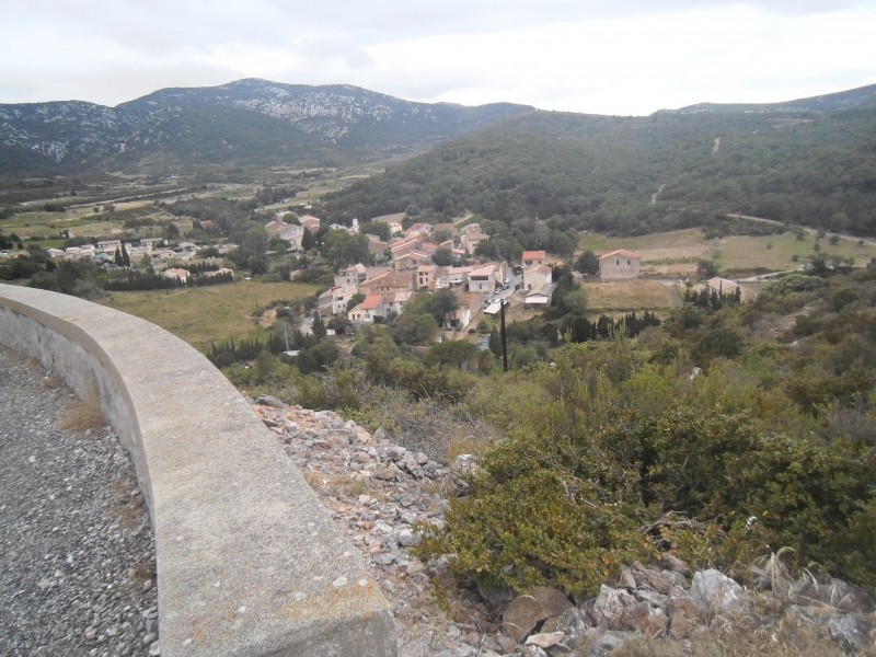 Feuilla : La vue sur le village depuis le moulin