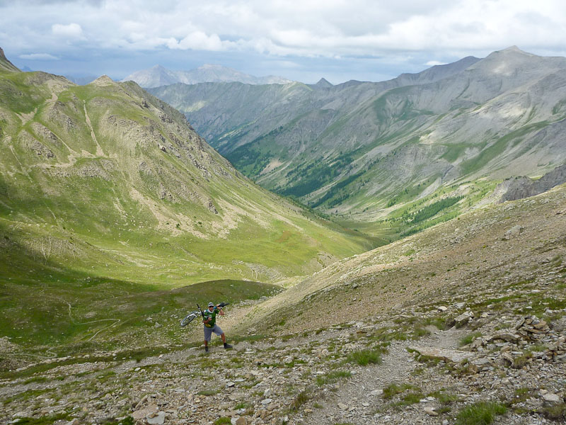 Col des Orres : Fin du portage qui détend... et le Grand Vallon porte bien son nom !