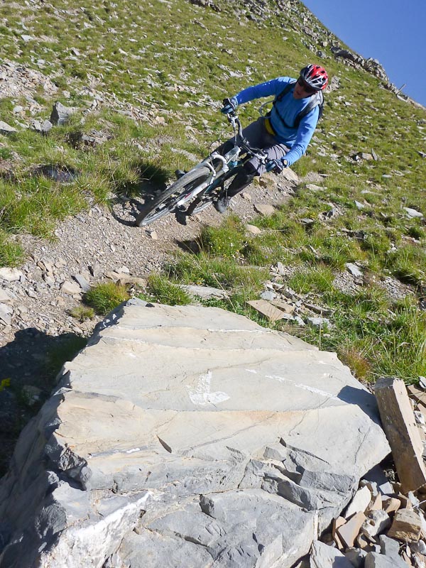 Descente de Girabeau : Le caillou local a des angles vifs, faut pas tomber !