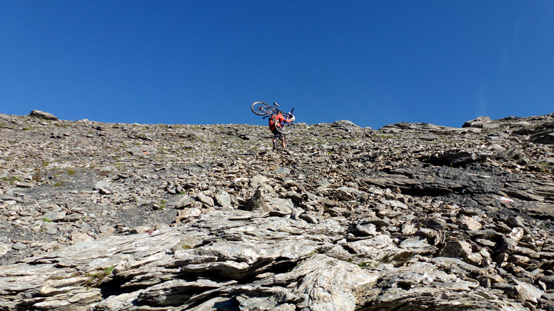 Col des Thures : Paisible remontée au Col des Thures, sans même avoir besoin de pédaler